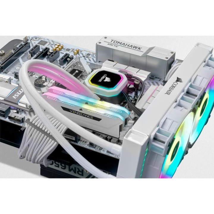 CORSAIR CMH32GX4M2D3600C18W RGB (2X16GO DDR4 3600 PC28800) 