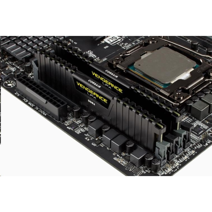 CORSAIR CMK16GX4M2D3000C16 (2X8GO DDR4 3000 PC24000) 